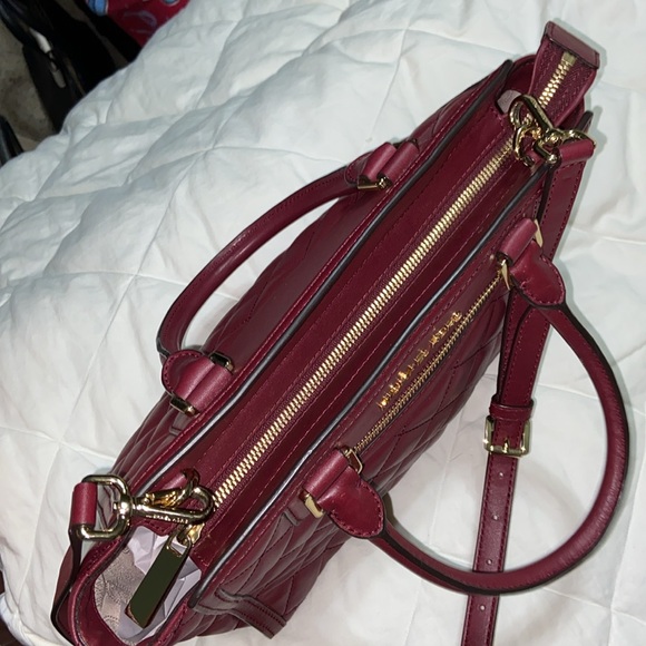 Like new  Michael Kors Selma bag for the fall beautiful quilted bag - Picture 15 of 16